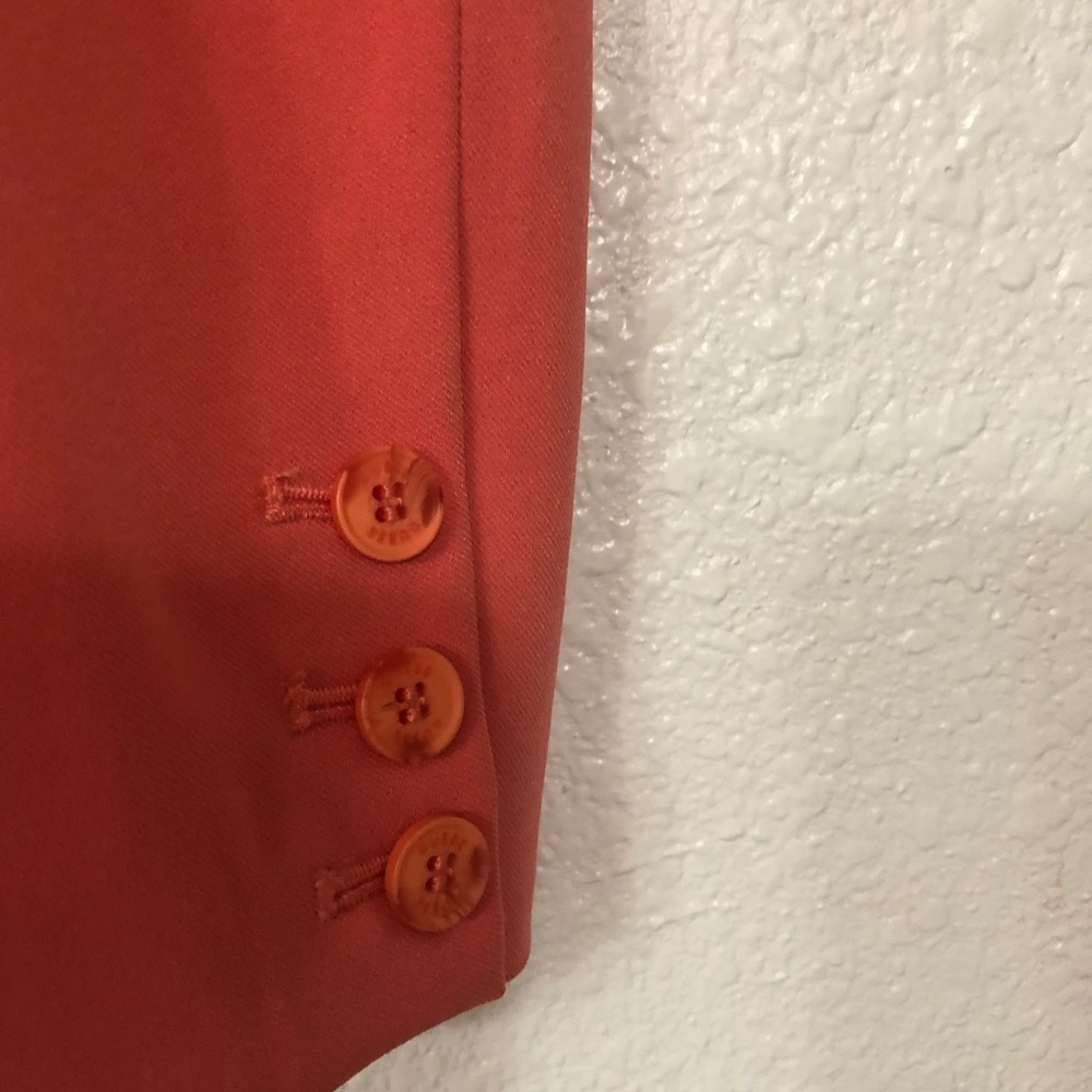 Guess coral silk look single button modern streamlined slim blazer. Size 6 - Picture 12 of 14